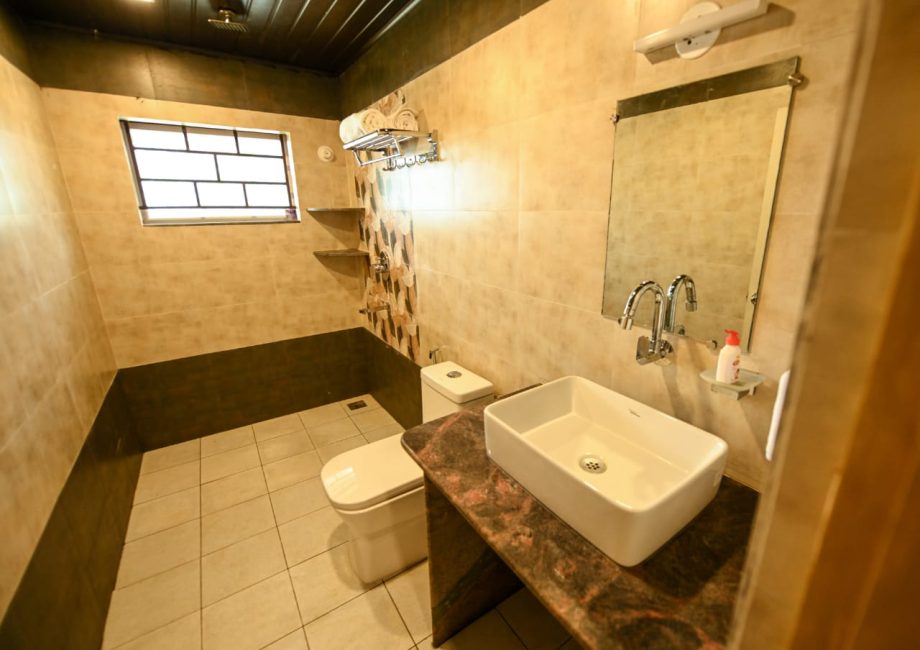 Empire State Building, rivers, huge ceilings, custom solar and blackout shades, warm hardwood oak floors, unparalleled lifestyle concierge. You can rent the entire apartment or any unit like a studio, multiple-bedroom apartments – any unit you can find on our website. Reach out and a member of our team will help you get started.